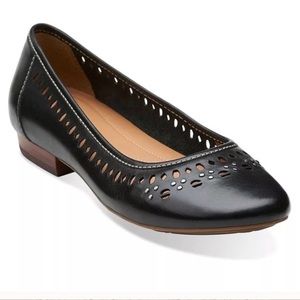 ❌ SOLD ❌ Clark’s leather flats